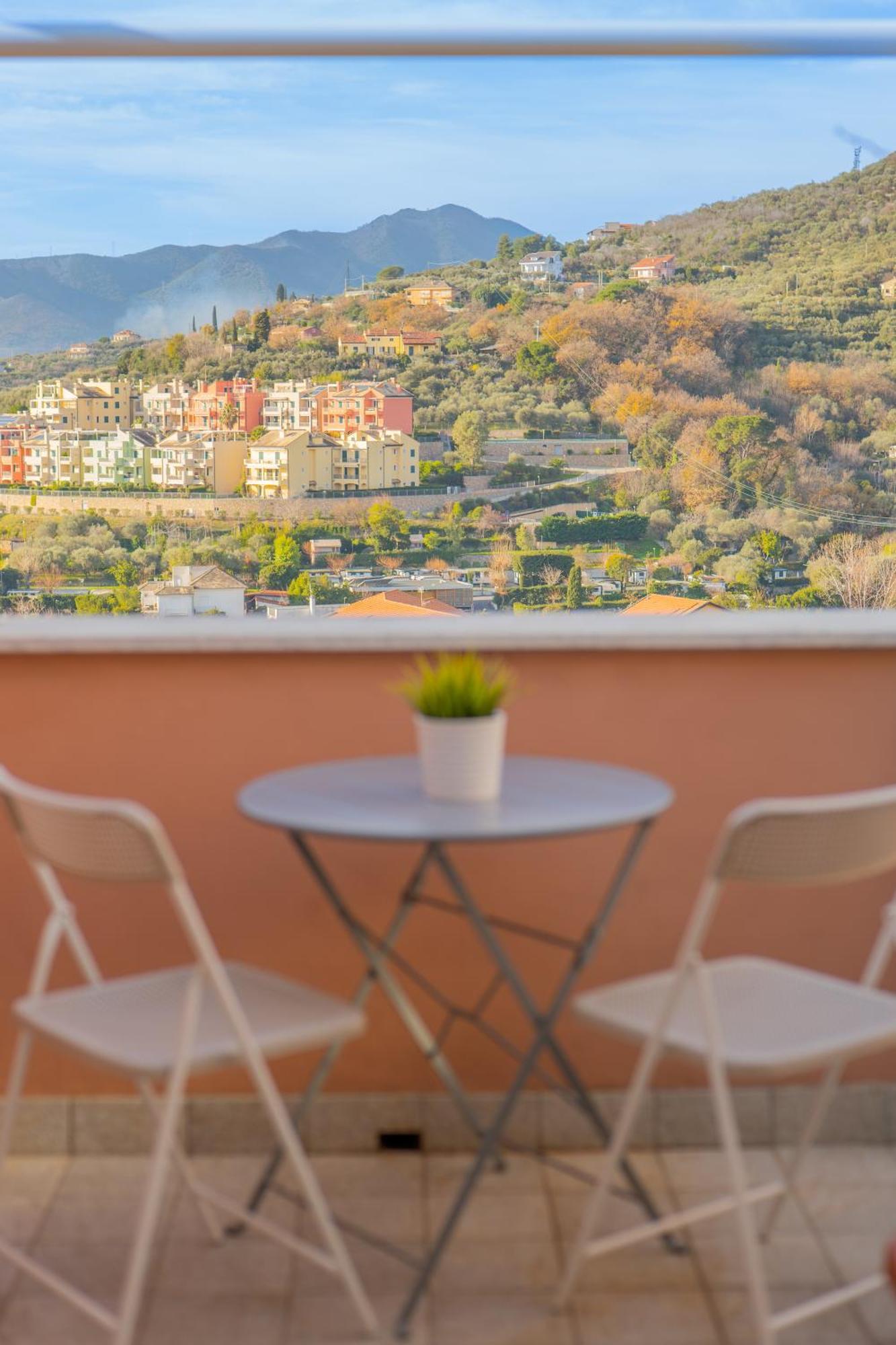 Appartamento Mimosa "A Casa Felice" Pietra Ligure Buitenkant foto