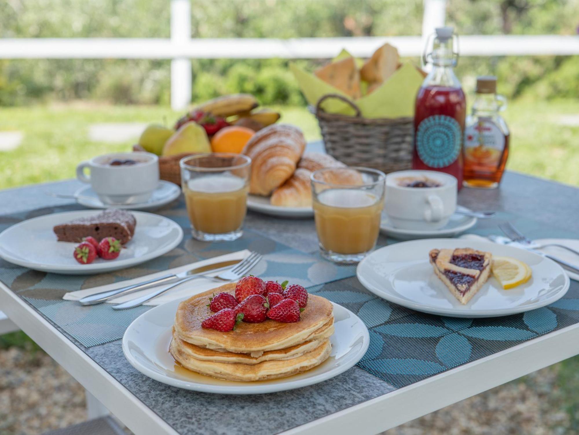 Appartamento Mimosa "A Casa Felice" Pietra Ligure Buitenkant foto
